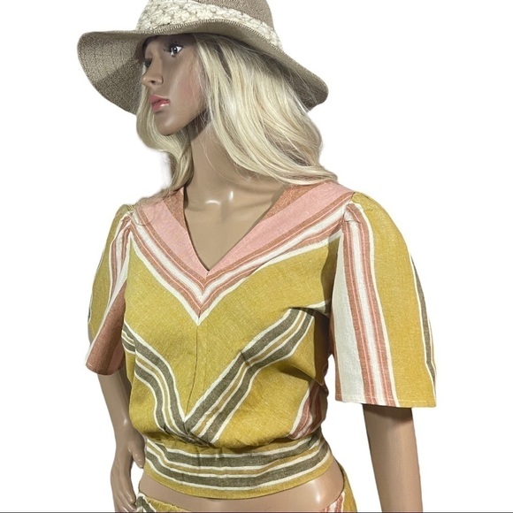 Est. 1946 Vneck Multicolored Top - Picture 1 of 10